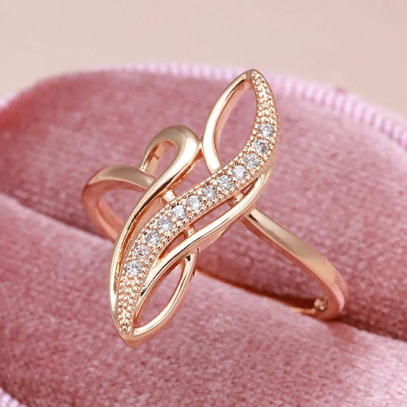 Anillo Elegante de Circonitas Incrustadas en Oro