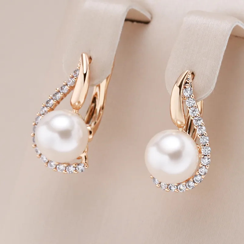 Elegantní perlové náušnice se zirkony