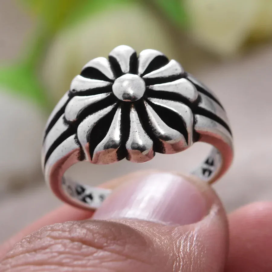 Vintage stříbrný květinový prsten