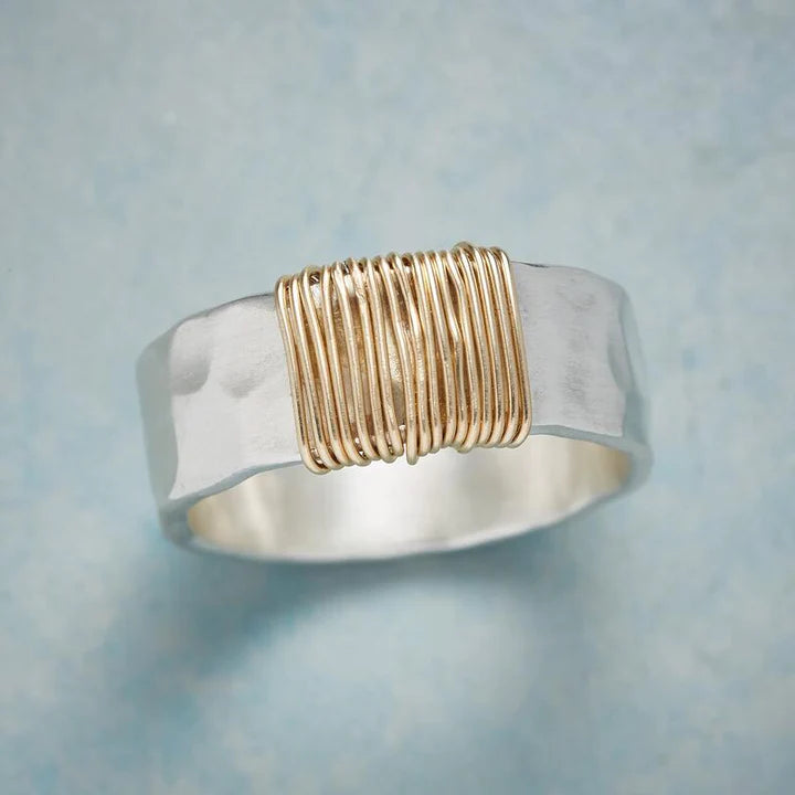 Vintage prsten ze zlatého drátu ve stříbře